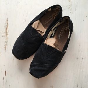 Black TOMS 9.5